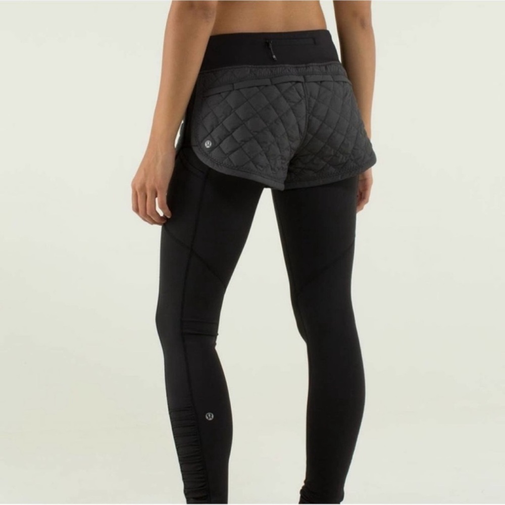 Lululemon Quilted Down Filled Black “Hot Cheeks” Layer Run Shorts Size 4